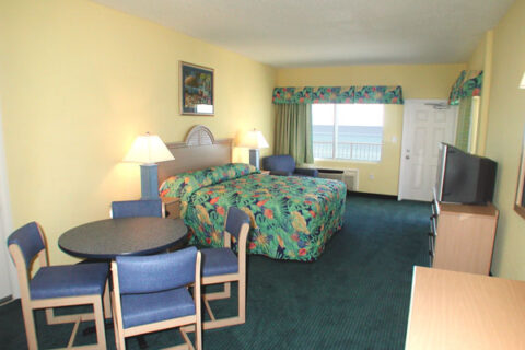 Beachside standard king with full kitchen motel room interior view